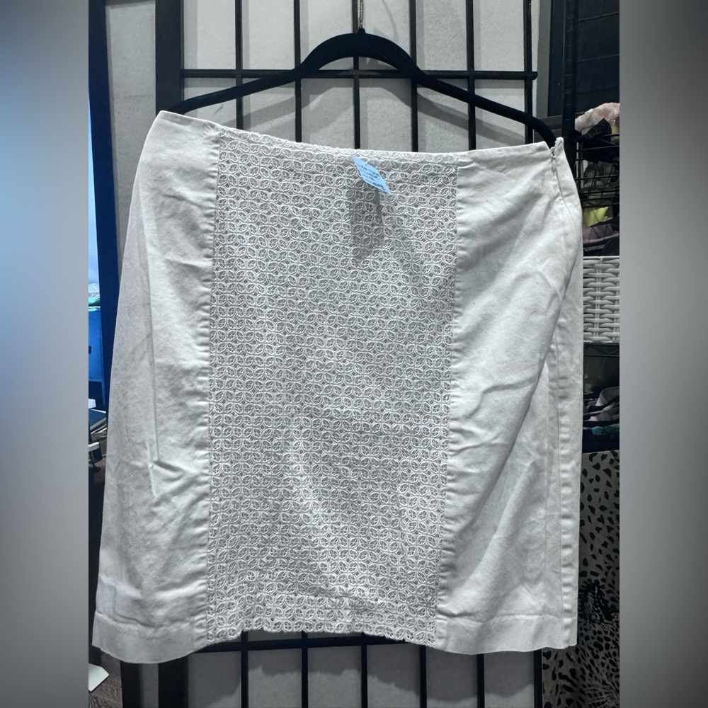 Elegant White Patterned Skirt